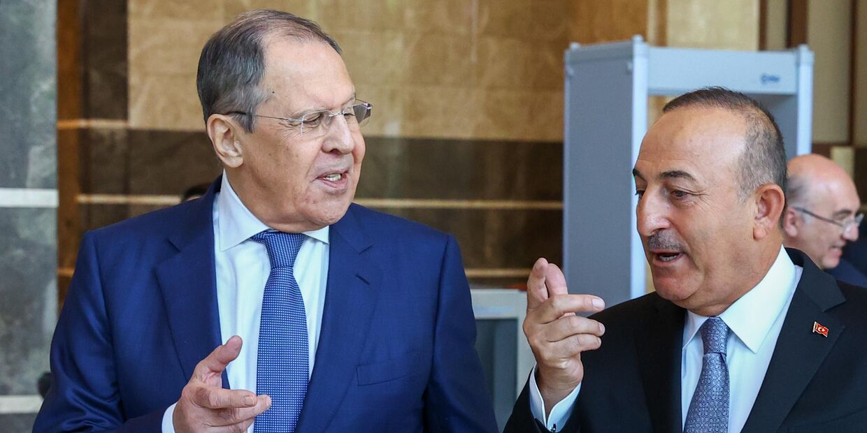 Министр иностранных дел РФ Сергей Лавров и министр иностранных дел Турции Мевлют Чавушоглу
