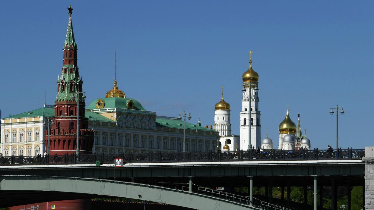Большой Кремлёвский дворец, собор святого Архистратига Михаила и колокольня Ивана Великого в Кремле