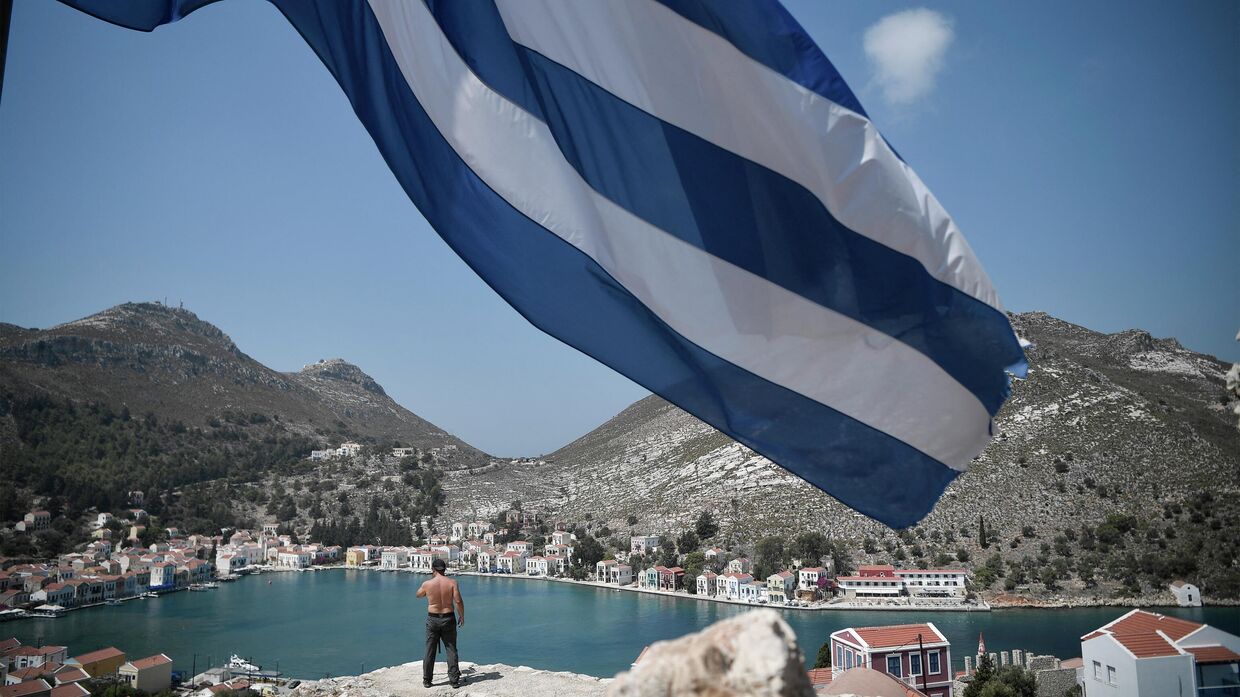 Флаг Греции на острове Кастелоризон, Греция