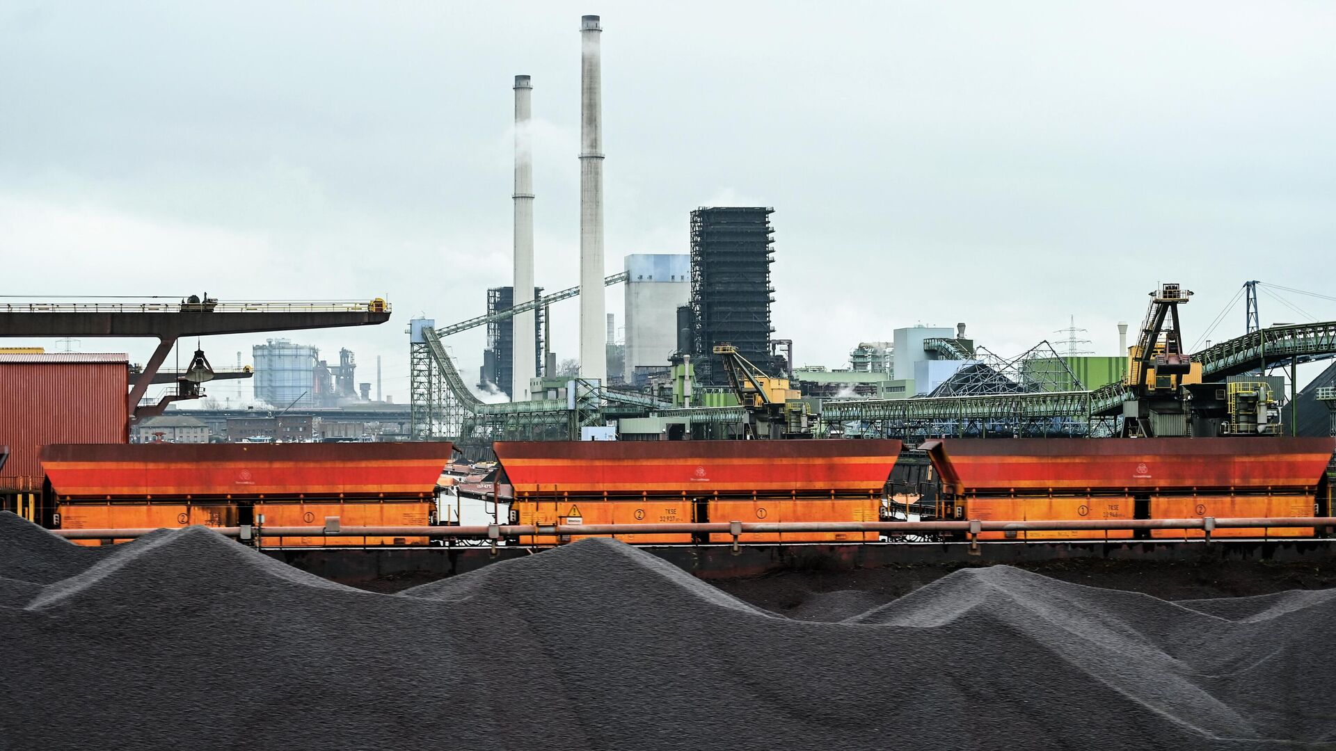 Запасы угля на заводе Thyssenkrupp Steel Europe AG в Дуйсбурге, Германия - ИноСМИ, 1920, 23.06.2022