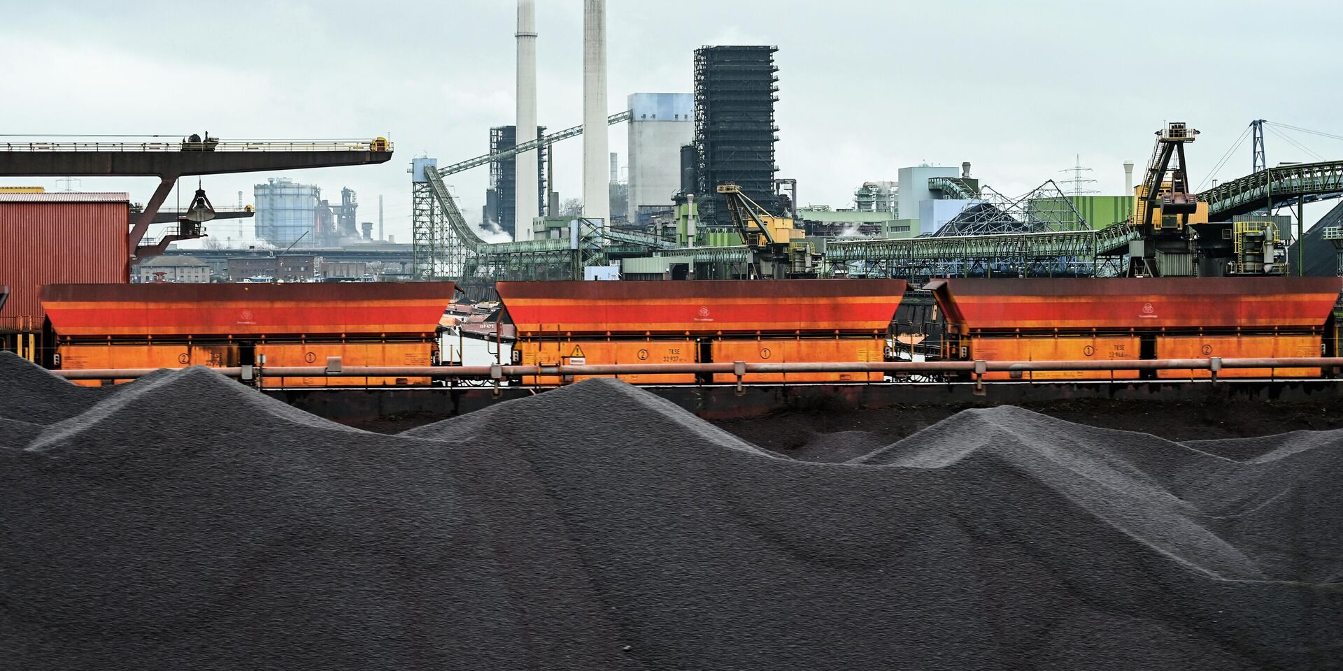 Запасы угля на заводе Thyssenkrupp Steel Europe AG в Дуйсбурге, Германия - ИноСМИ, 1920, 23.06.2022