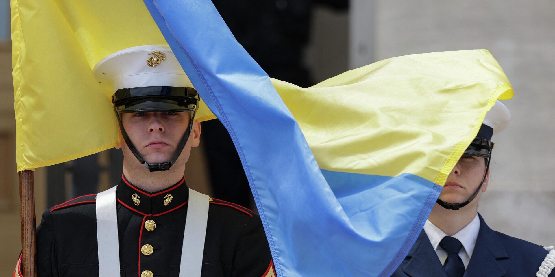 Солдаты почетного караула приветствует премьер-министра Украины Дениса Шмыгаля в Пентагоне - ИноСМИ, 1920, 27.06.2022