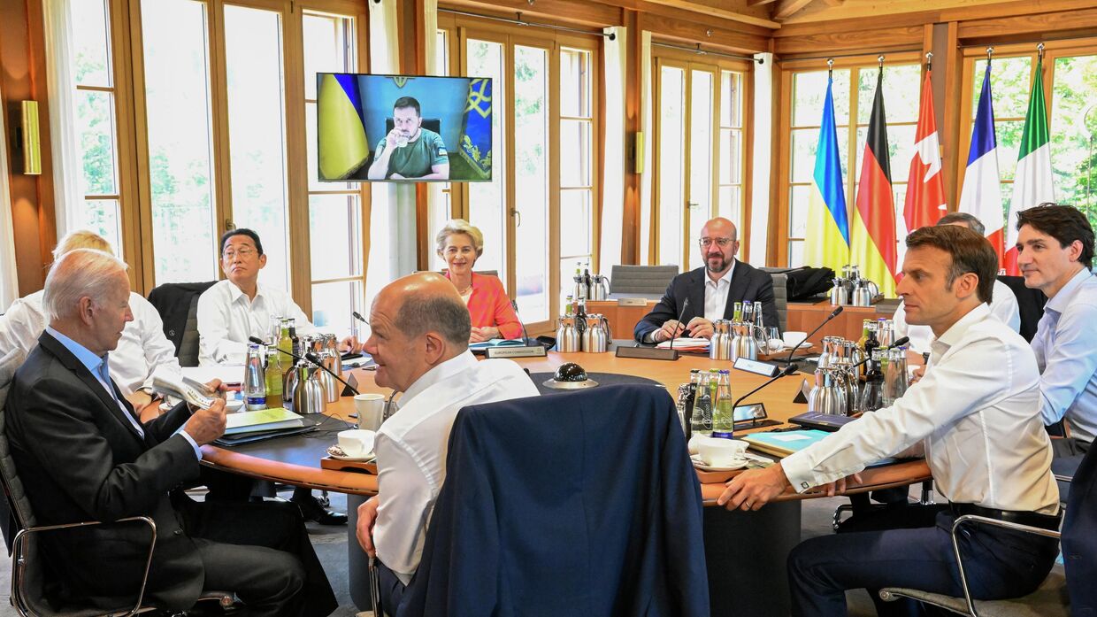 Президент Украины Владимир Зеленский обращается к лидерам G7