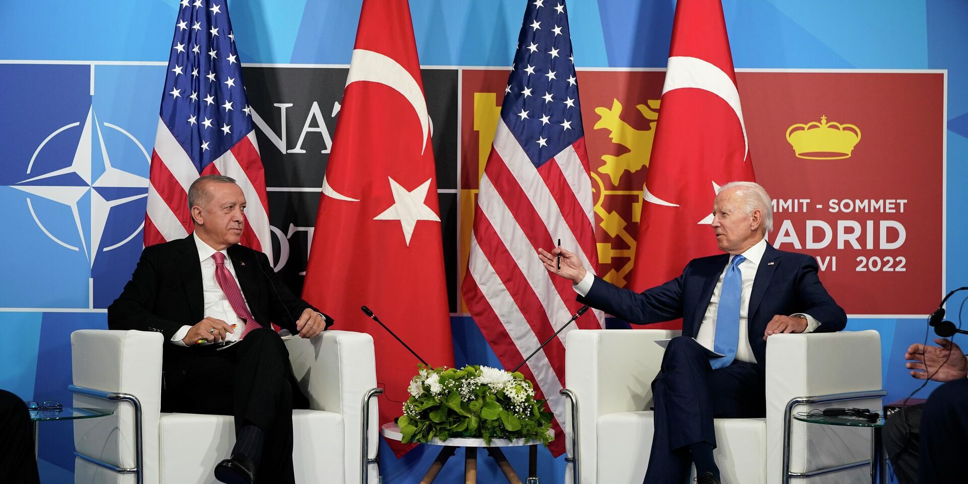 Президент Джо Байден и президент Турции Реджеп Тайип Эрдоган во время саммита НАТО в Мадриде - ИноСМИ, 1920, 30.06.2022