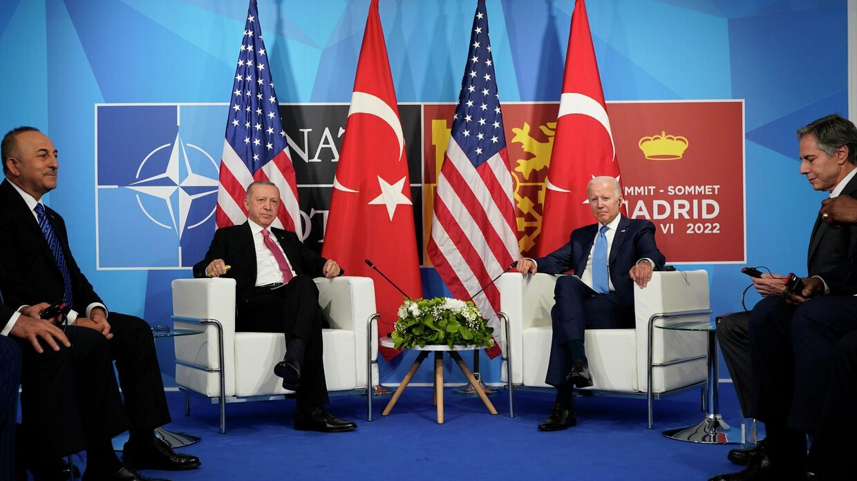 Президент Джо Байден и президент Турции Реджеп Тайип Эрдоган во время саммита НАТО в Мадриде