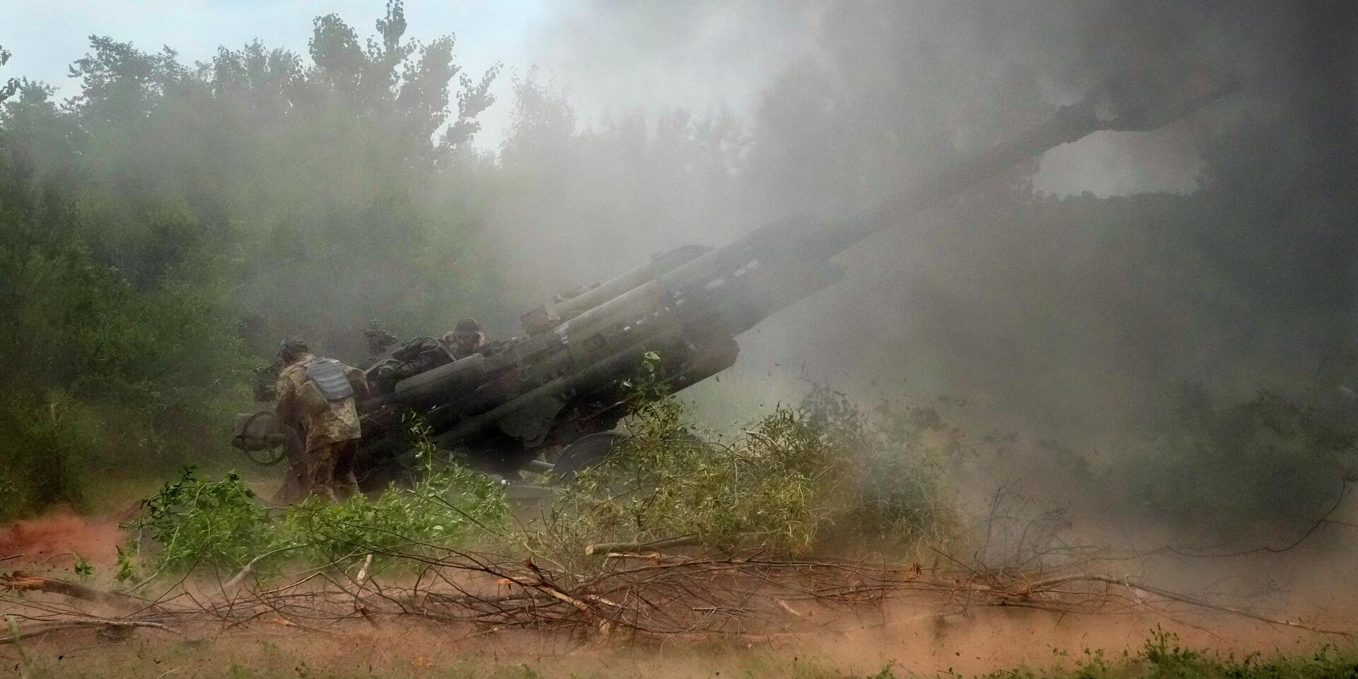 Украинские солдаты ведут огонь из американской гаубицы M777 - ИноСМИ, 1920, 11.07.2022