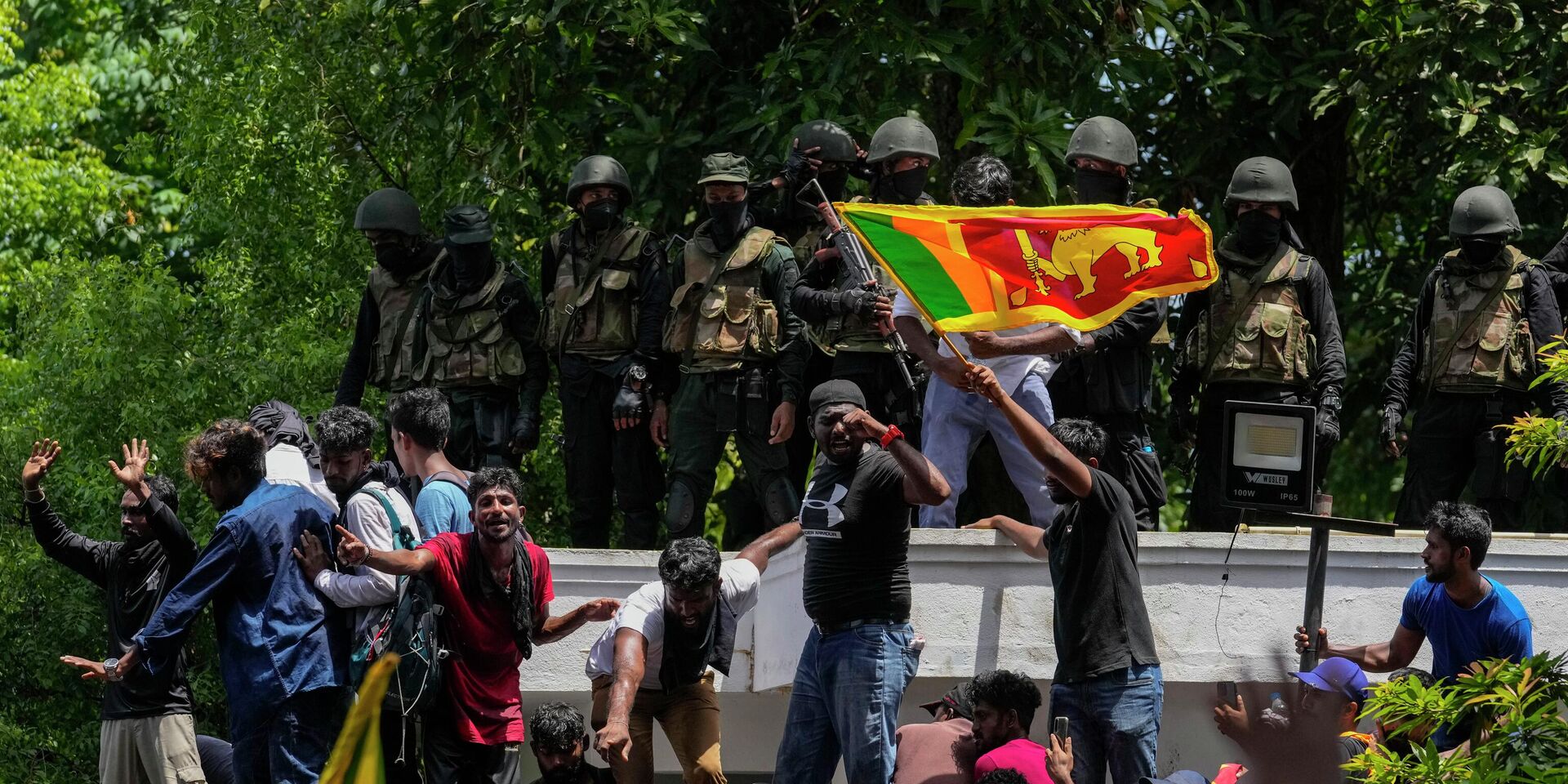 13 июля 2022 года. Протесты в Коломбо, Шри-Ланка - ИноСМИ, 1920, 14.07.2022