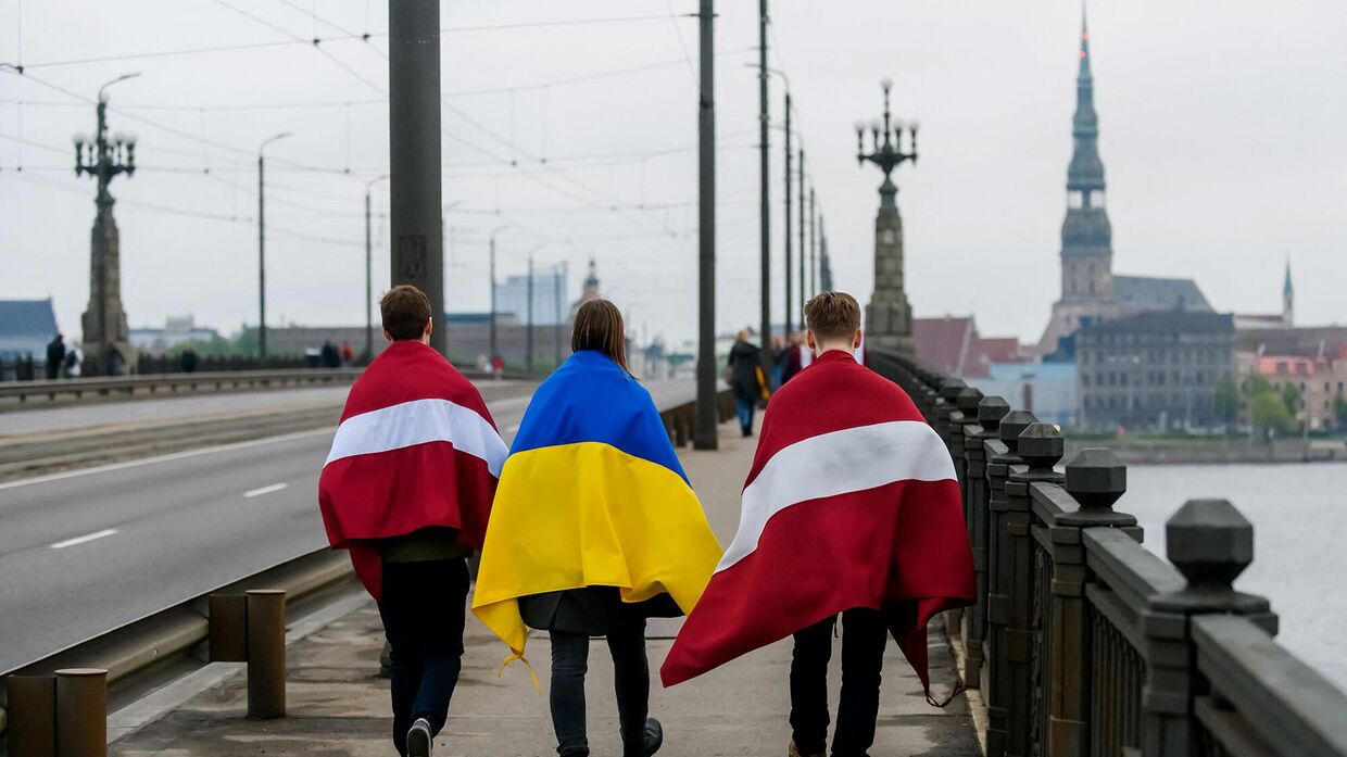 Участники митинга Избавляемся от советского наследия в Риге, Латвия