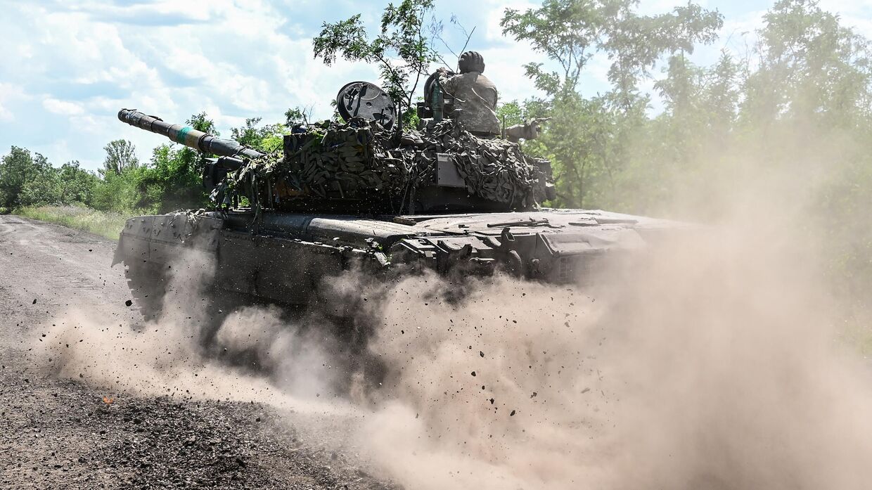 Украинский танк Т-72 на востоке страны