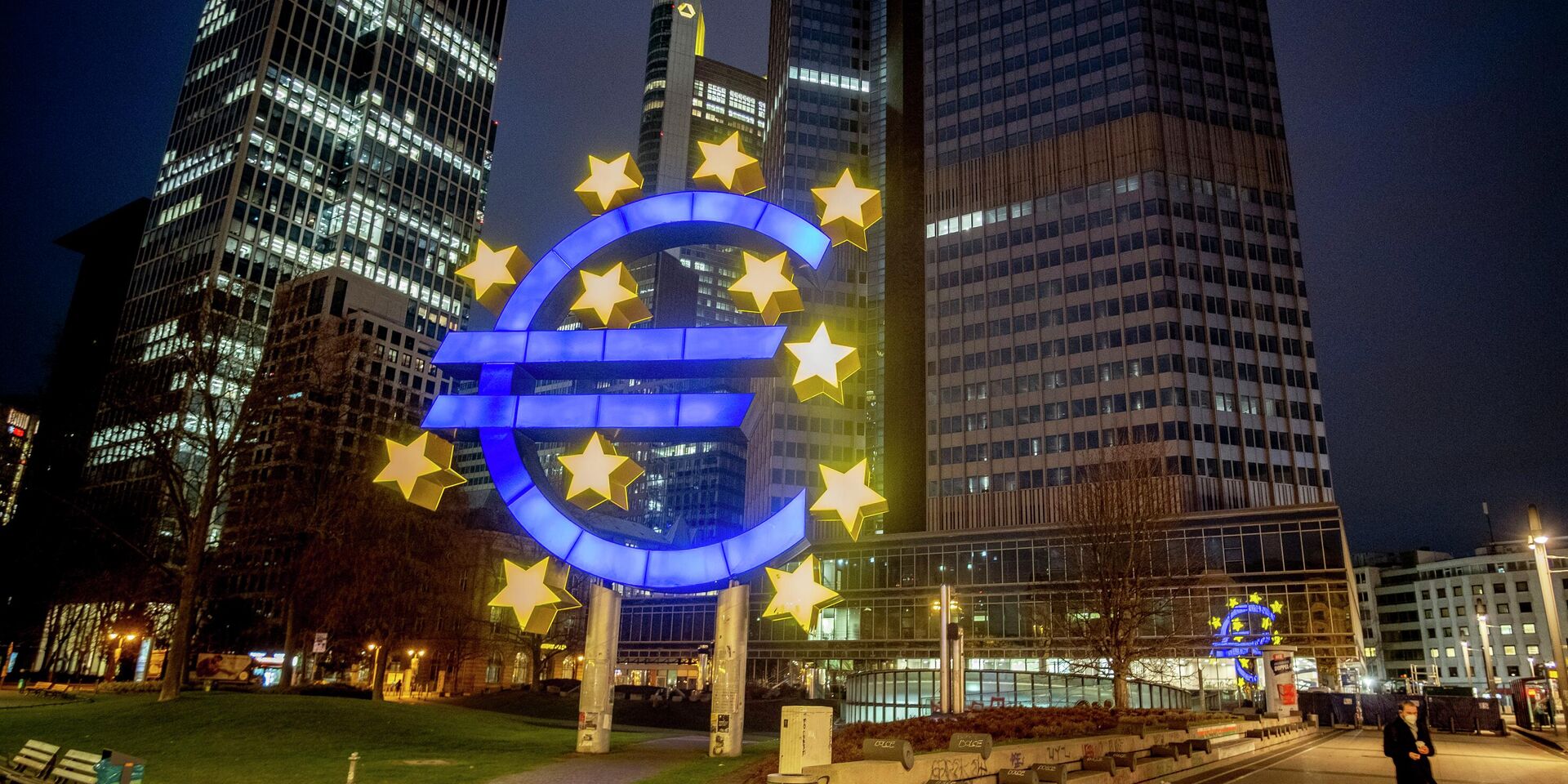 Знак Евро во Франкфурте, Германия - ИноСМИ, 1920, 22.12.2022