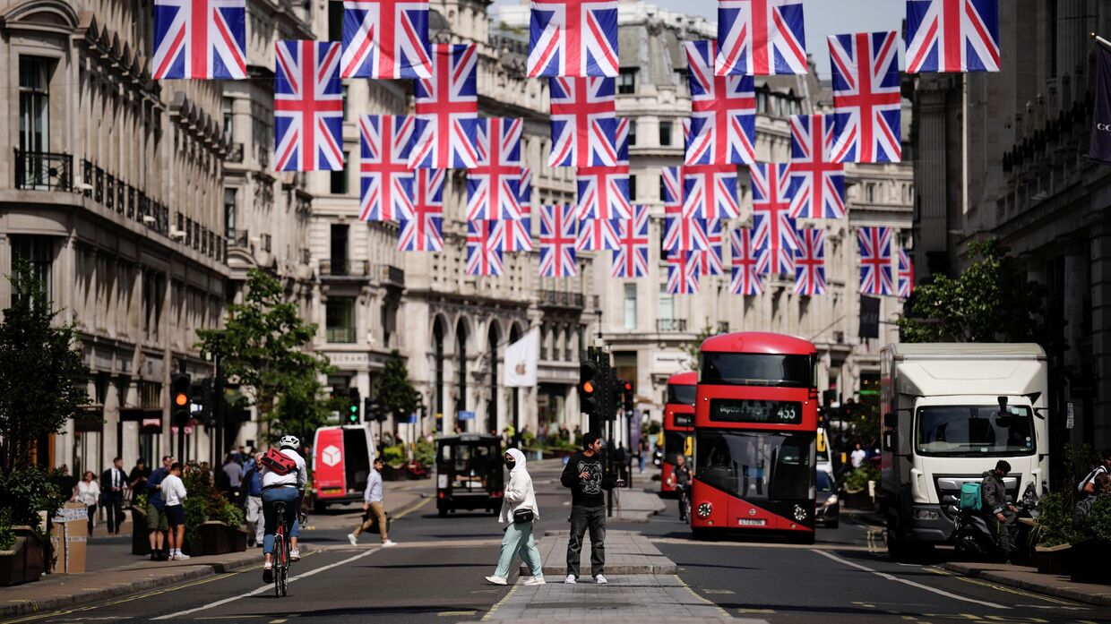 Государственные флаги в районе Риджент-стрит в Лондоне