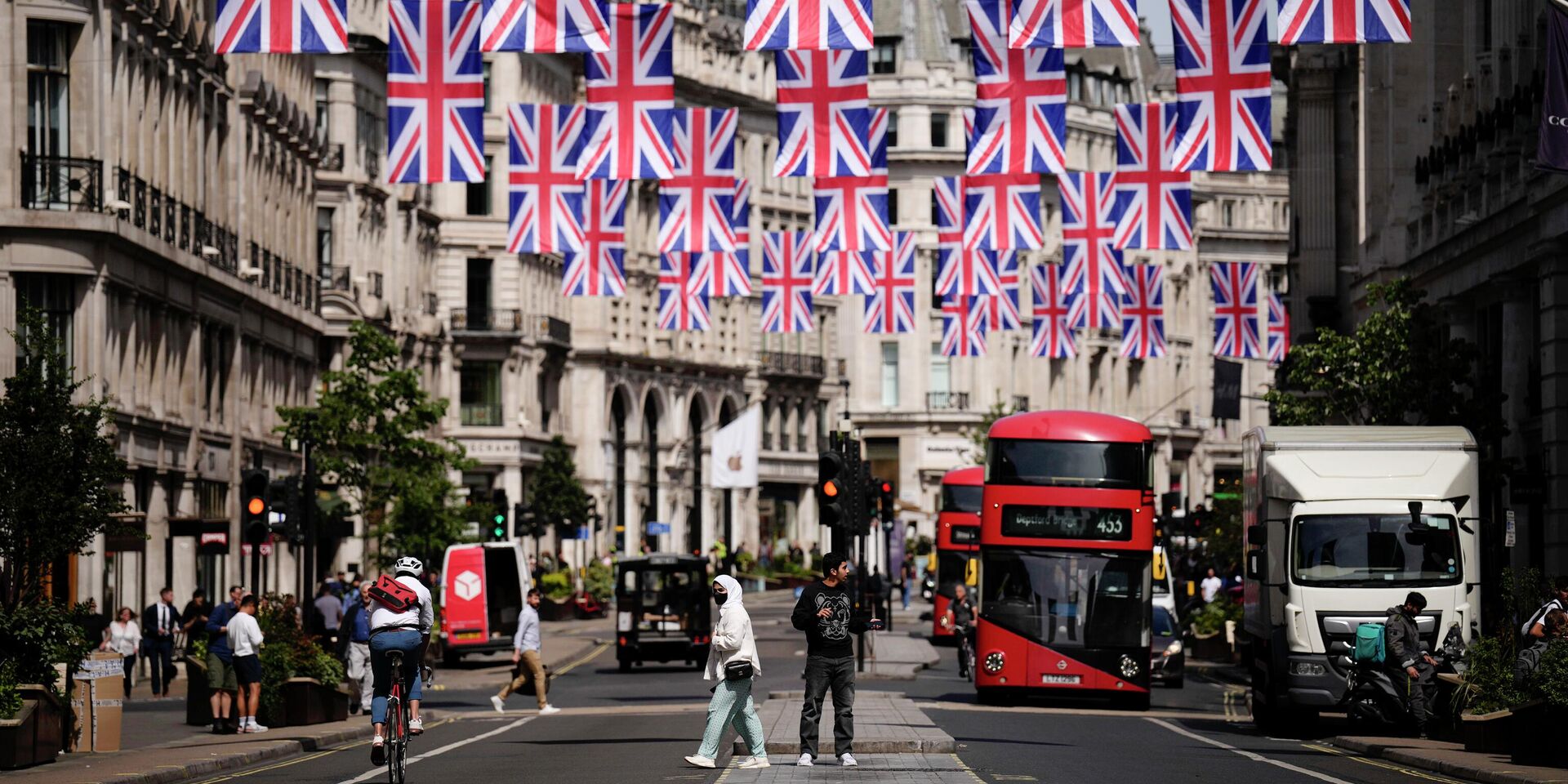Государственные флаги в районе Риджент-стрит в Лондоне - ИноСМИ, 1920, 13.02.2023