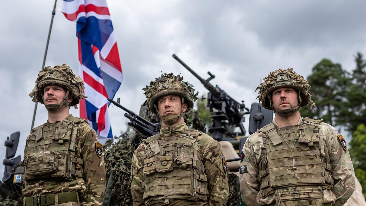 Британские солдаты в центре многонациональной дивизии НАТО Северо-Восток близ деревни Шиплишки в Сувалкском ущелье
