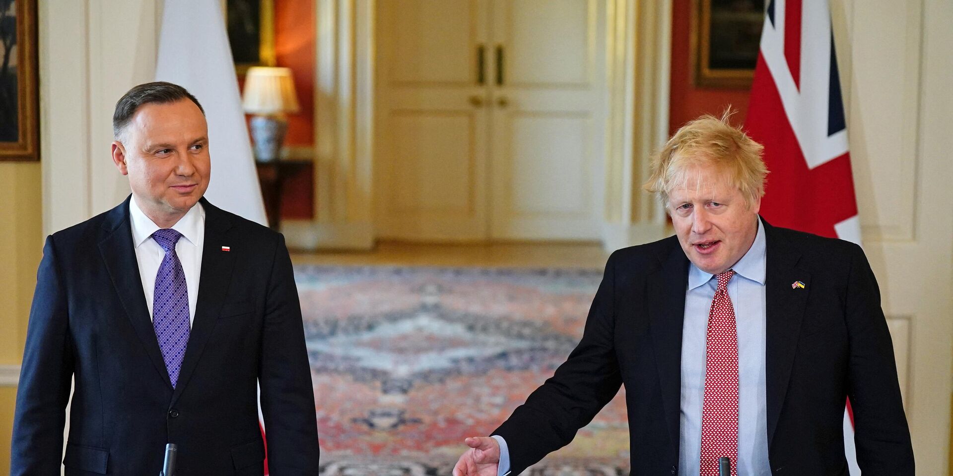 Премьер-министр Великобритании Борис Джонсон и президент Польши Анджей Дуда - ИноСМИ, 1920, 25.08.2022
