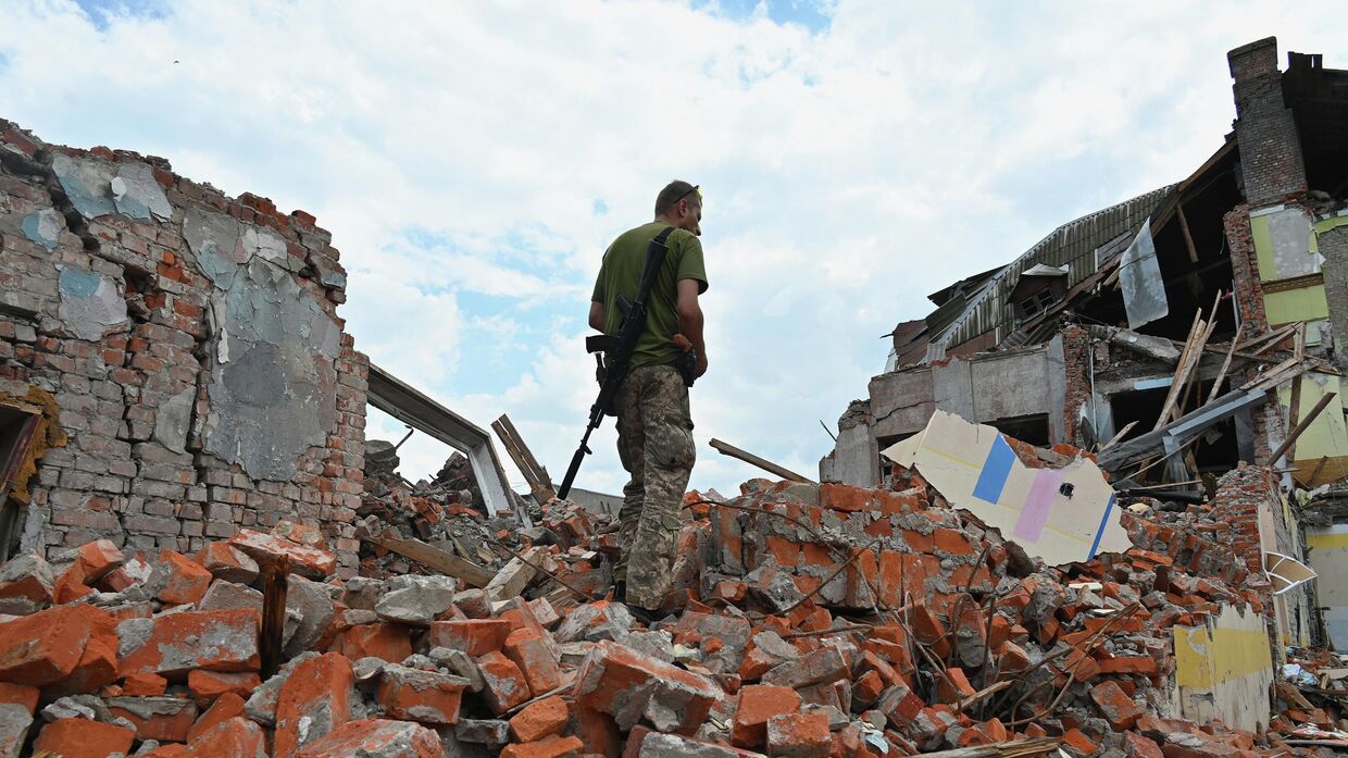 Украинский военнослужащий в окрестностях Харькова, Украина