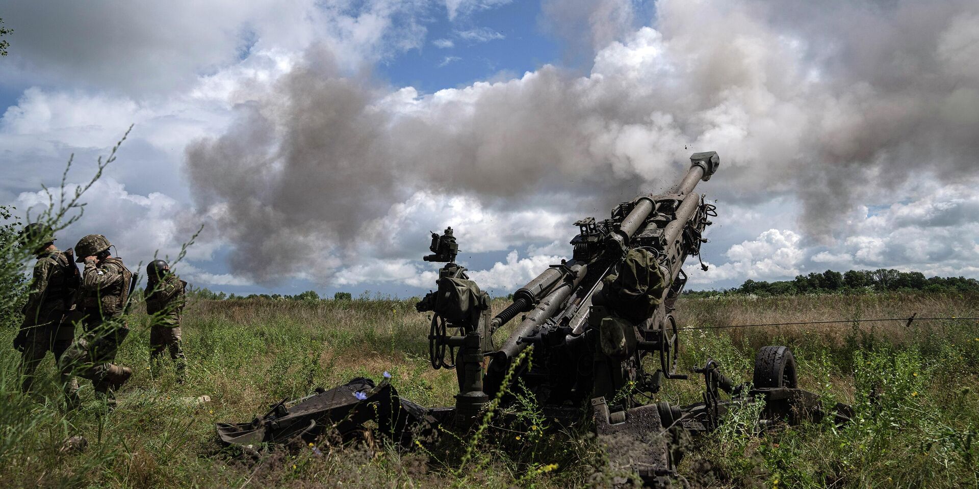 Украинские военнослужащие ведут огонь из гаубицы M777. Архивное фото - ИноСМИ, 1920, 05.09.2022
