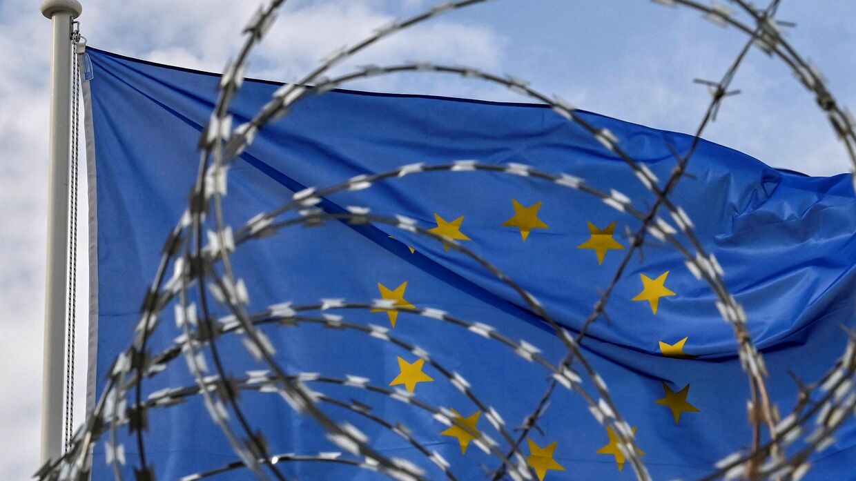 Флаг Европейского Союза в центре для мигрантов на греческом острове Кос. Архивная фотография