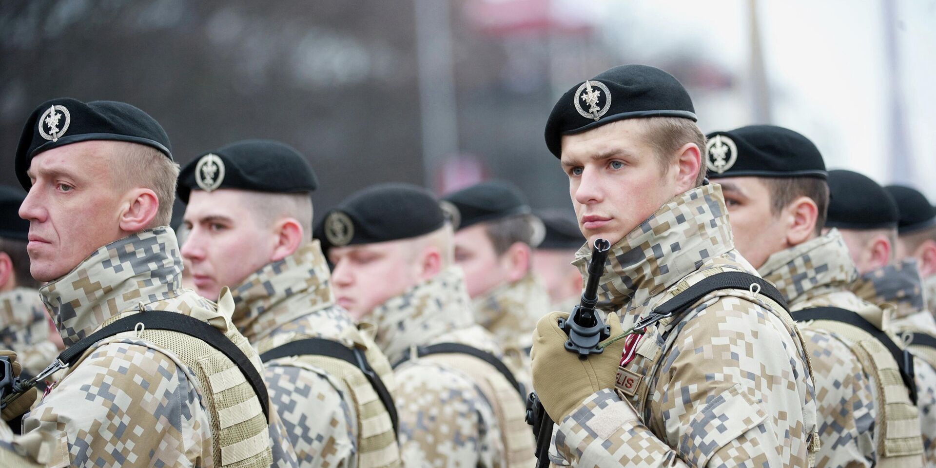 Латвийские солдаты во время военного парада в Риге. Архивная фотография - ИноСМИ, 1920, 08.09.2022