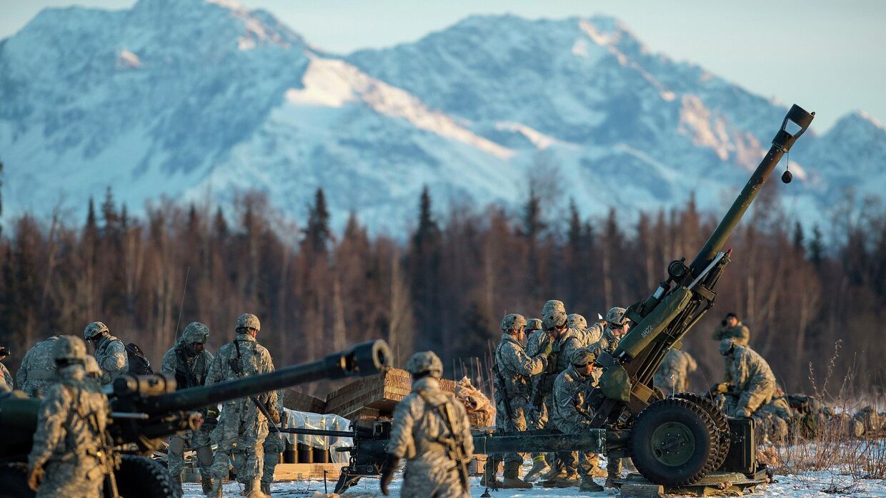 Американские десантники во время учений на военной базе Эльмендорф — Ричардсон в Анкоридже, Аляска