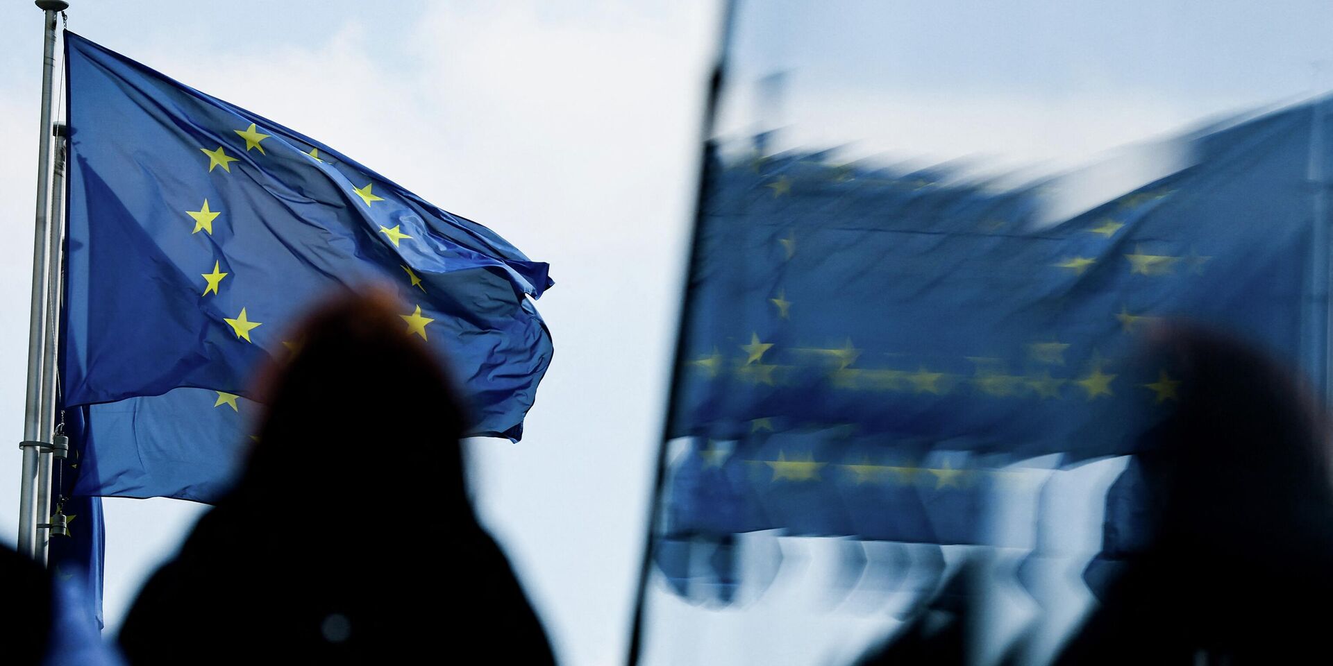 Флаги Европейского союза у штаб-квартиры ЕС в Брюсселе - ИноСМИ, 1920, 14.09.2022