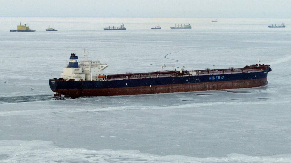 Нефтяной танкер Minerva в Финском заливе