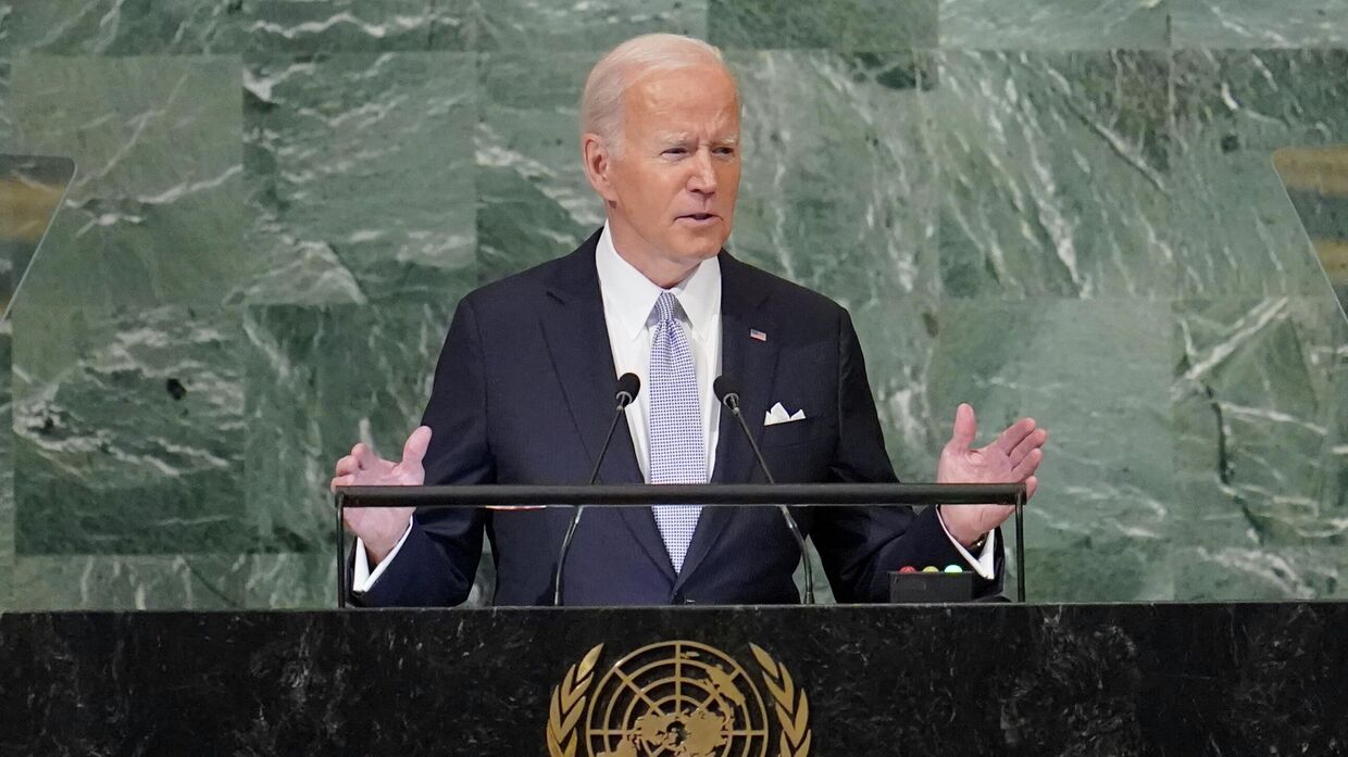Президент США Джо Байден выступает на 77-й сессии Генеральной Ассамблеи Организации Объединенных Наций в штаб-квартире ООН в Нью-Йорке, 21 сентября 2022 года