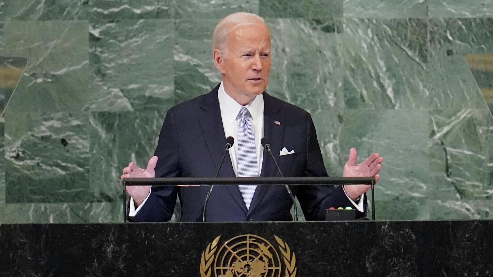 Президент США Джо Байден выступает на 77-й сессии Генеральной Ассамблеи Организации Объединенных Наций в штаб-квартире ООН в Нью-Йорке, 21 сентября 2022 года - ИноСМИ, 1920, 19.10.2022