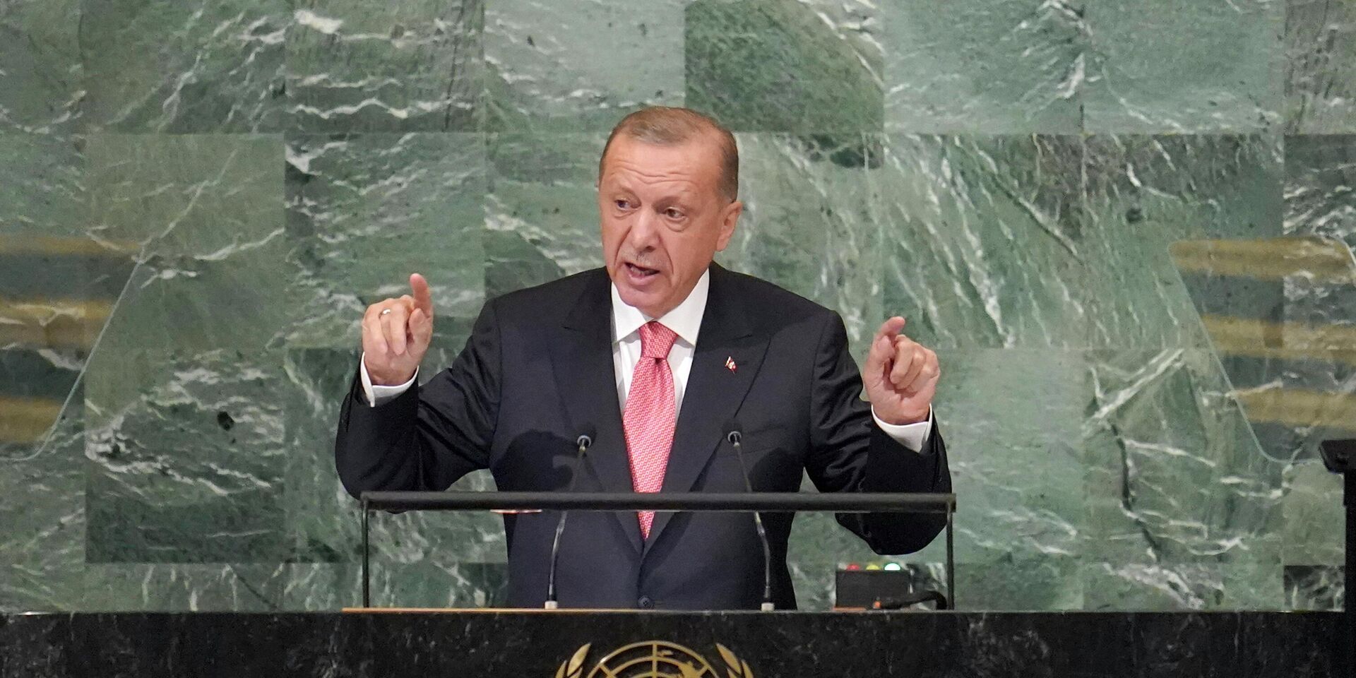Президент Турции Реджеп Тайип Эрдоган выступает на 77-й сессии Генеральной Ассамблеи Организации Объединенных Наций в штаб-квартире ООН в Нью-Йорке, 21 сентября 2022 года - ИноСМИ, 1920, 22.09.2022