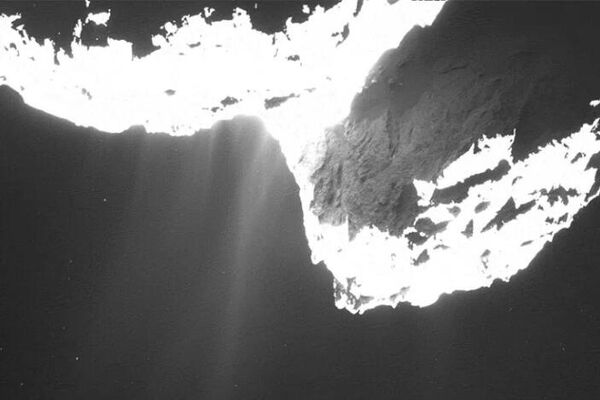 Космический аппарат Розетта Европейского космического агентства неоднократно делал снимки кометы 67P/Чурюмова-Герасименко. Ученым удалось рассмотреть ее неправильную форму, поверхность, выделяющую газ, изучить её активность. Однако попытка посадить на нее аппарат Фила потерпела неудачу. Только две миссии в истории закончились успешной мягкой посадкой на комету или астероид, а ведь именно этот шаг необходим для многих разрабатываемых стратегий по изменению траектории потенциально опасного космического объекта.