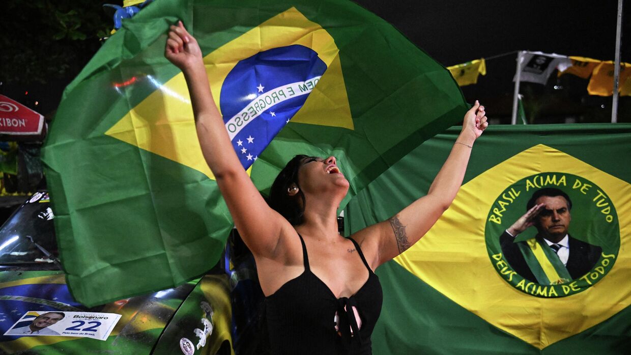 Акция сторонников кандидата в президенты Бразилии Жаира Болсонару в Рио-де-Жанейро. 2 октября 2022 года