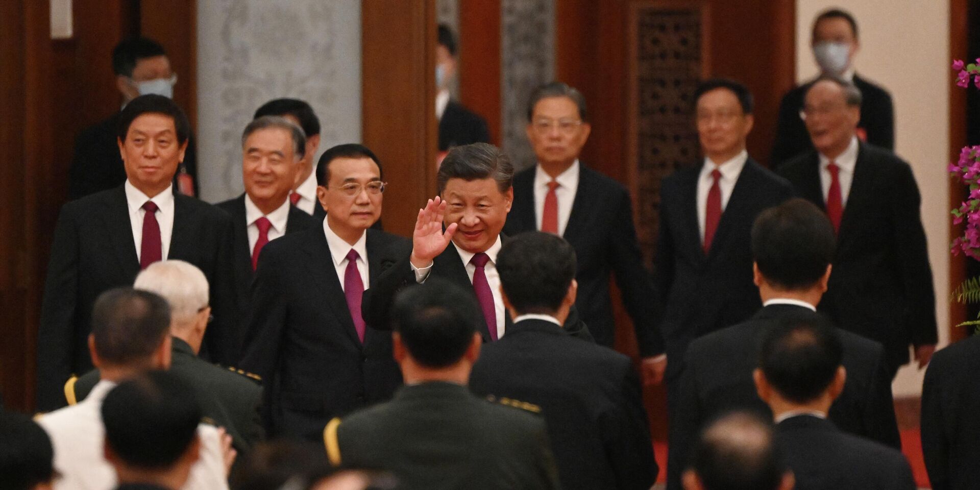 Председатель КНР Си Цзиньпин и премьер-министр Китая Ли Кэцян прибывают на прием накануне Национального дня Китая в Пекине, 30 сентября 2022 года. - ИноСМИ, 1920, 03.10.2022