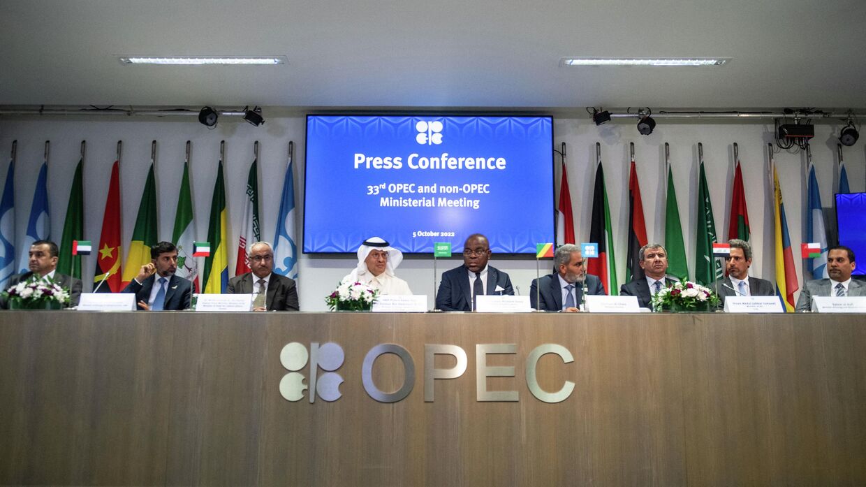 Представители стран - членов ОПЕК принимают участие в пресс-конференции в Вене, 5 октября 2022 года