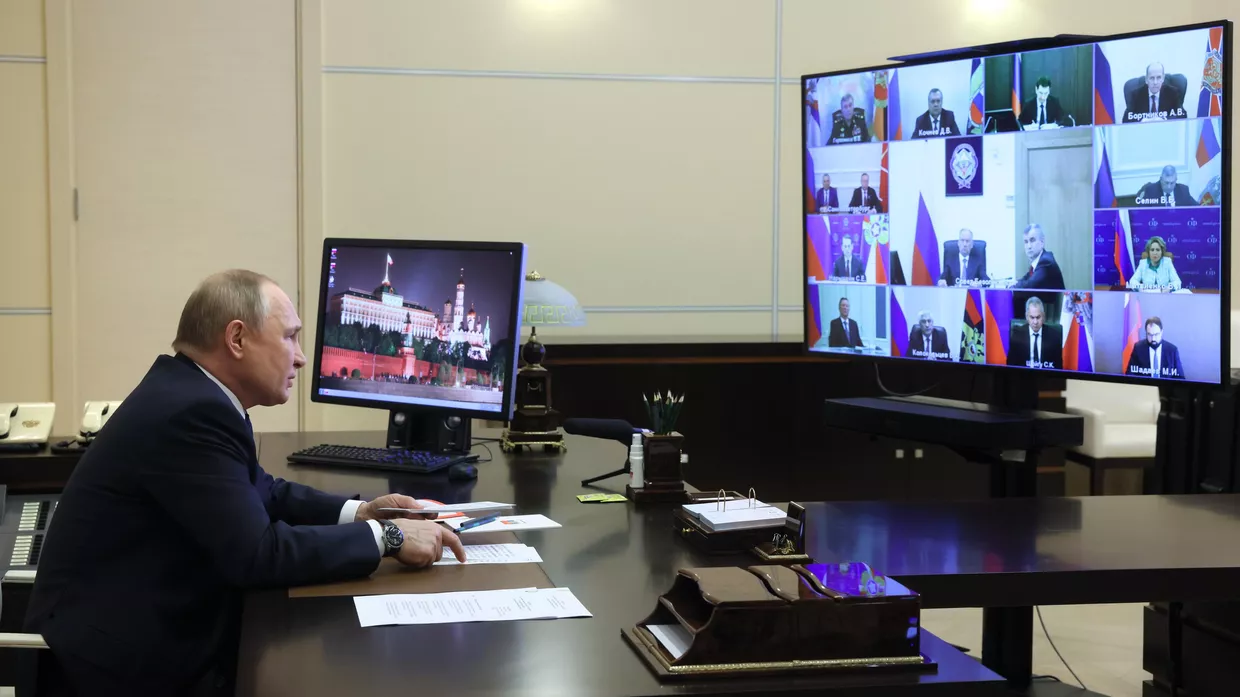 Президент РФ В. Путин провел заседание Совбеза РФ