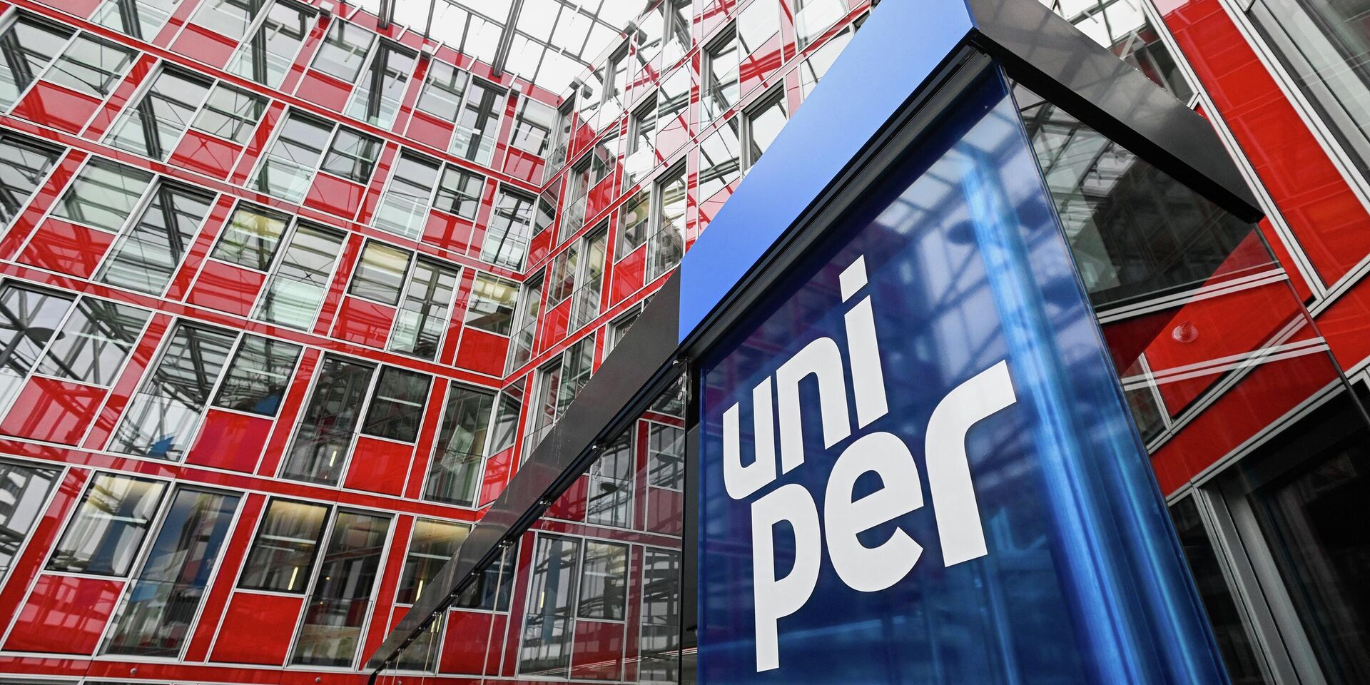 Логотип компании Uniper в вестибюле штаб-квартиры компании в Дюссельдорфе, Германия - ИноСМИ, 1920, 10.10.2022