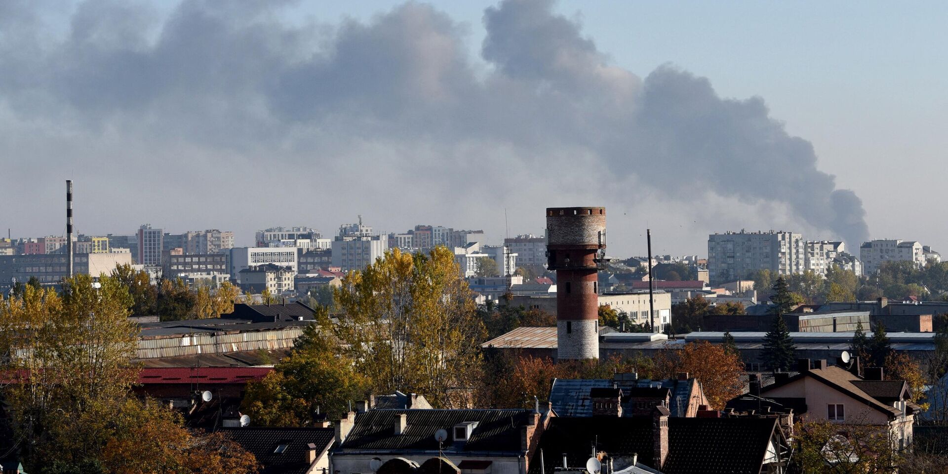 Дым над Львовом, Украина. 10 октября 2022 - ИноСМИ, 1920, 10.10.2022