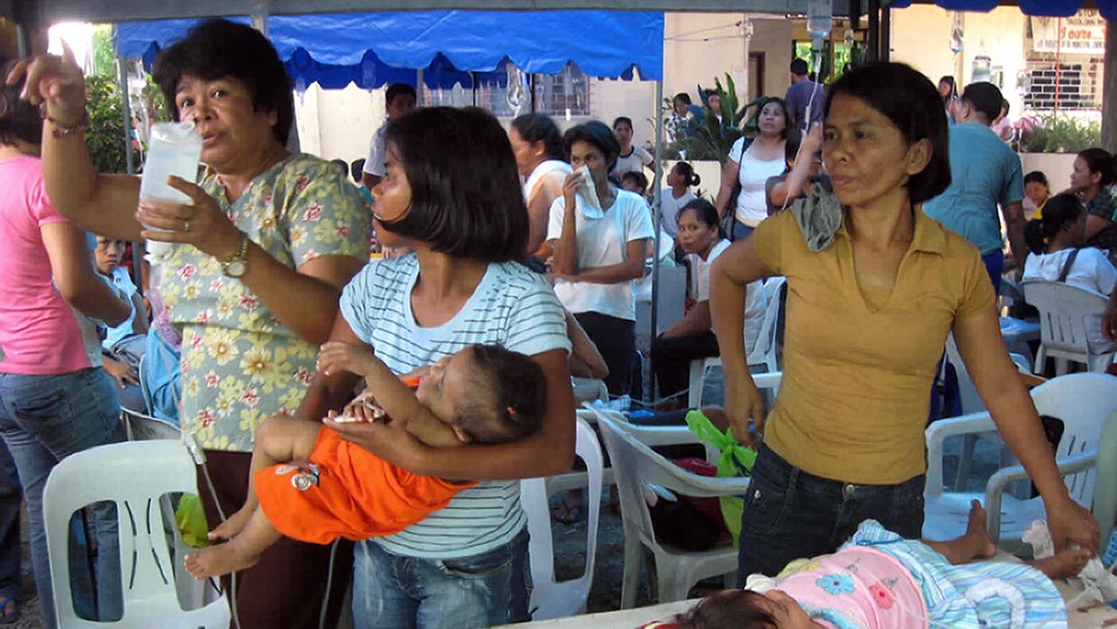 Больные холерой дети в городе Таголоан, Филиппины