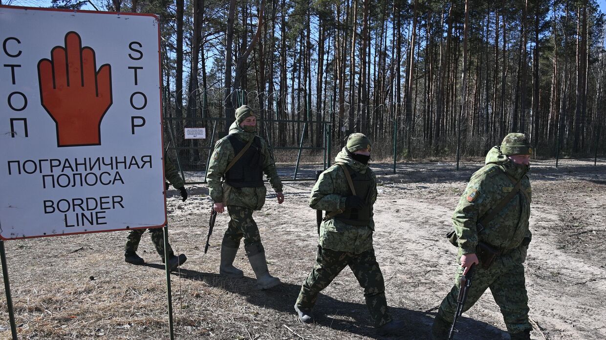 Белорусские пограничники на белорусско-украинской границе в Гомельской области