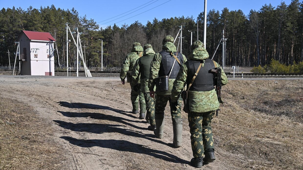 Белорусские пограничники на белорусско-украинской границе в Гомельской области