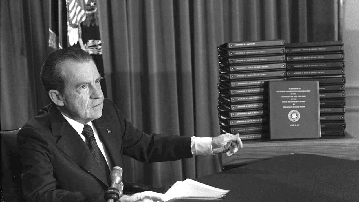 Президент США Ричард Никсон в своем кабинете в Вашингтоне в 1974 году