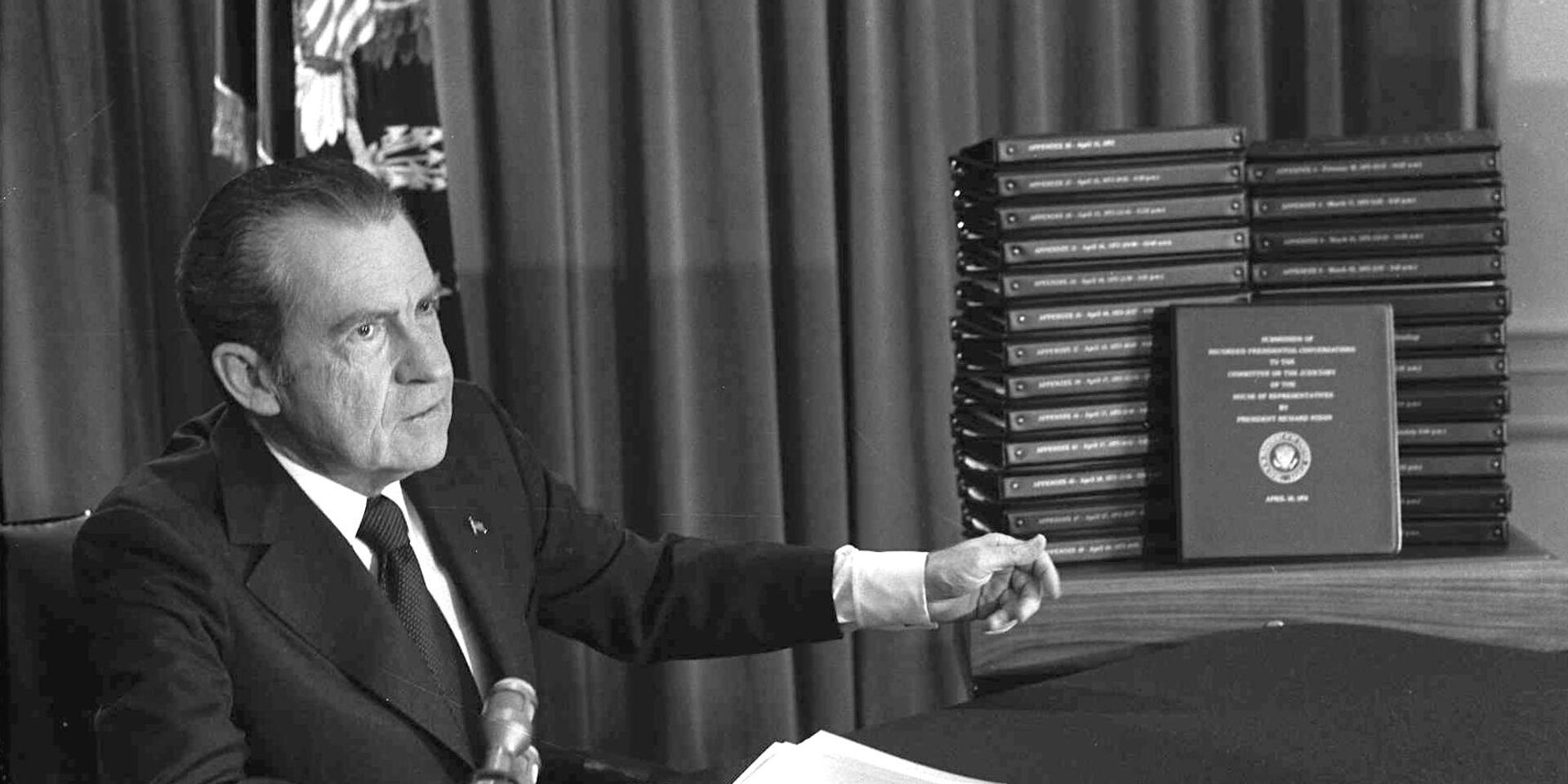 Президент США Ричард Никсон в своем кабинете в Вашингтоне в 1974 году - ИноСМИ, 1920, 25.07.2023