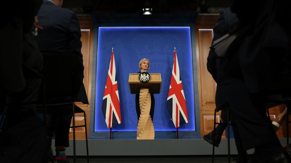 Премьер-министр Великобритании Лиз Трасс во время пресс-конференции на Даунинг-стрит, 10