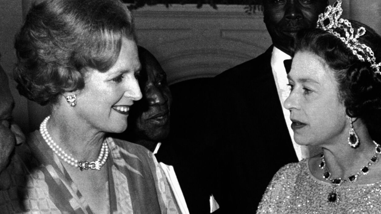 Королева Великобритании Елизавета II и премьер-министр Великобритании Маргарет Тэтчер. 1 августа 1979 года