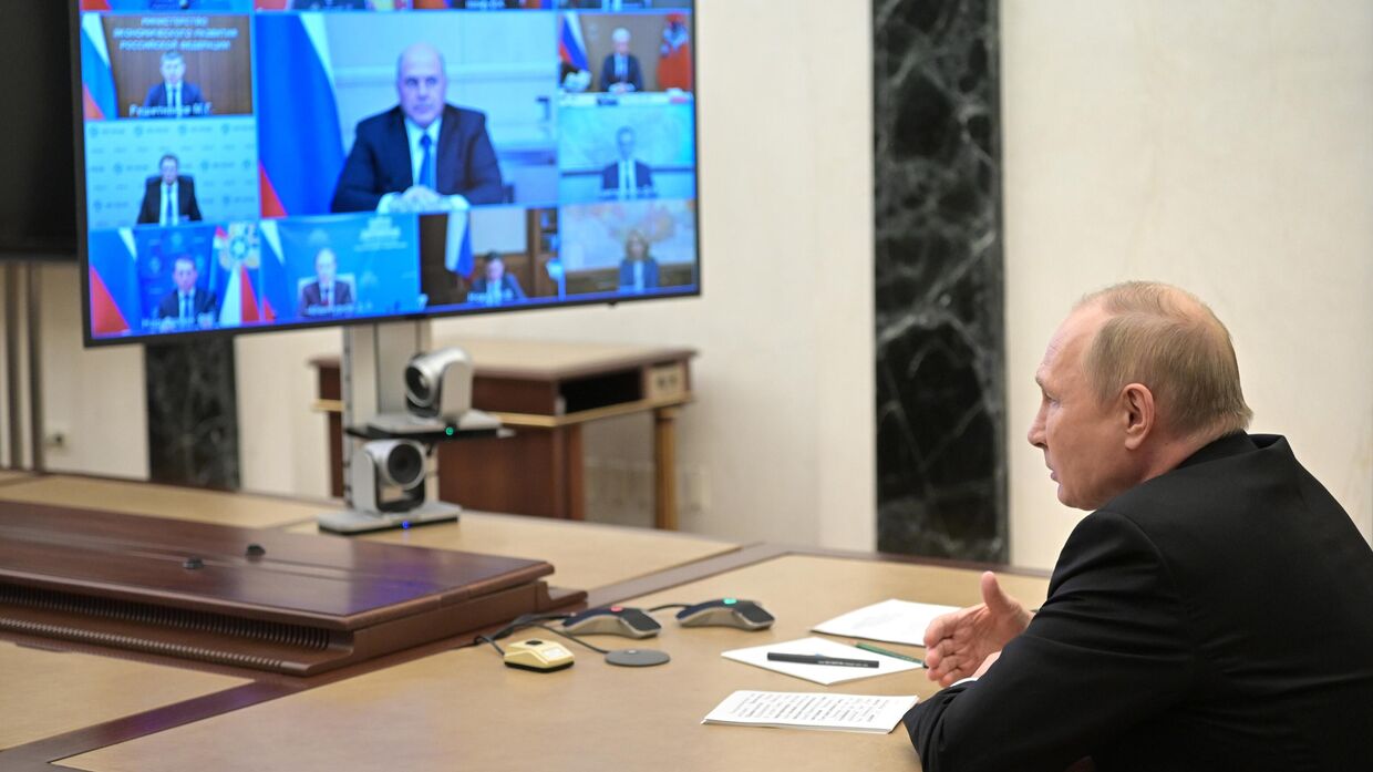 Президент РФ В. Путин провел заседание координационного совета при правительстве РФ по обеспечению потребностей ВС РФ