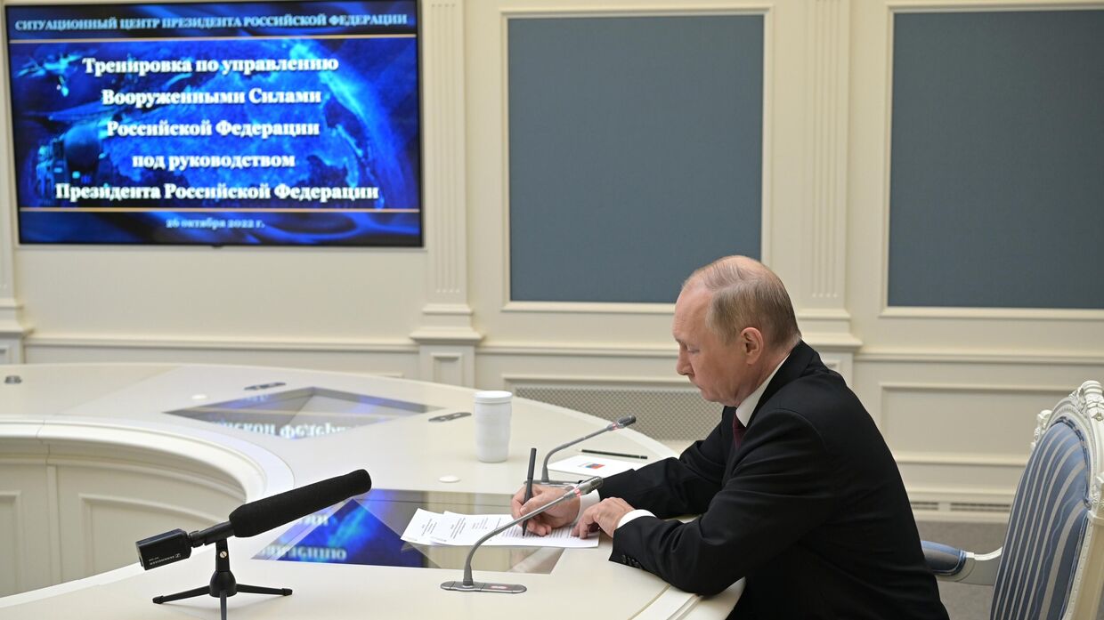 Президент РФ В. Путин провел провёл тренировку стратегических сил сдерживания