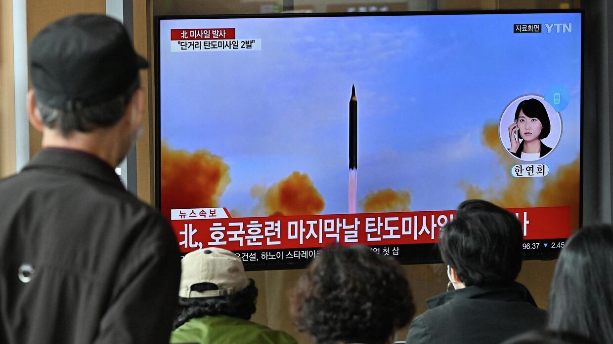 Новостной сюжет о северокорейских ракетных испытаниях в Сеуле, 28 октября 2022 года