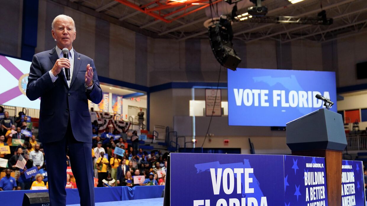 Президент Джо Байден выступает в Майами, штат Флорида