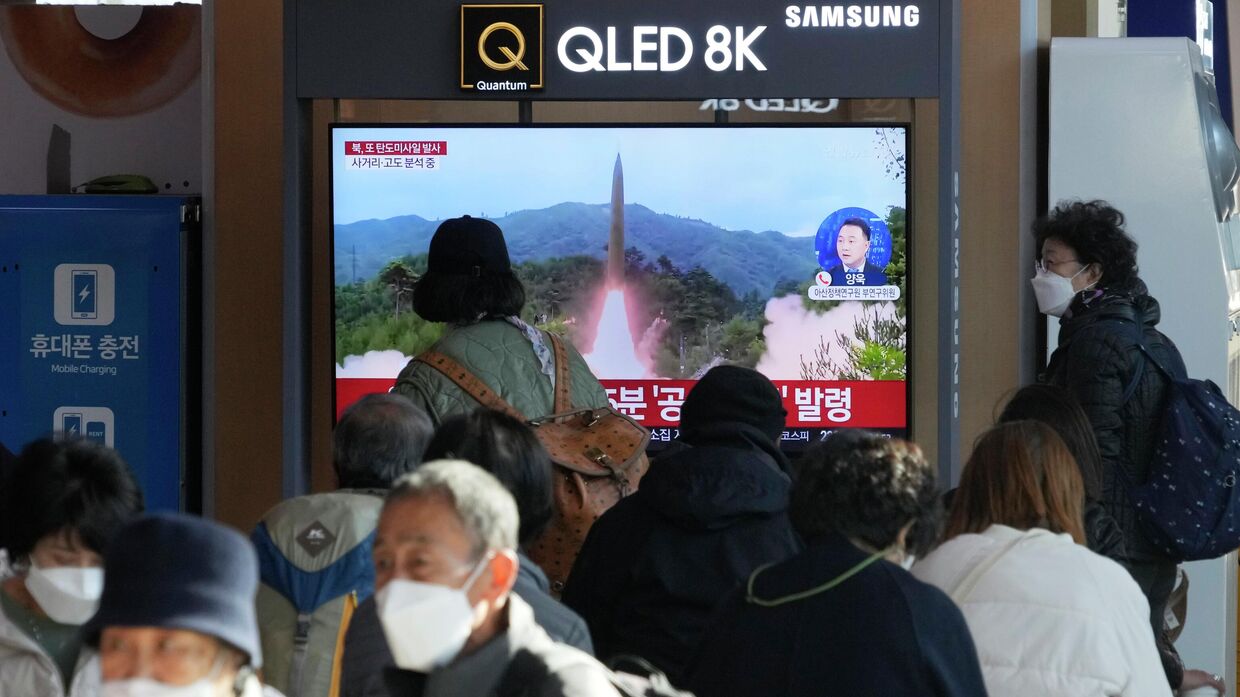 Новостной сюжет о северокорейских ракетных испытаниях в Сеуле, 2 ноября 2022 года