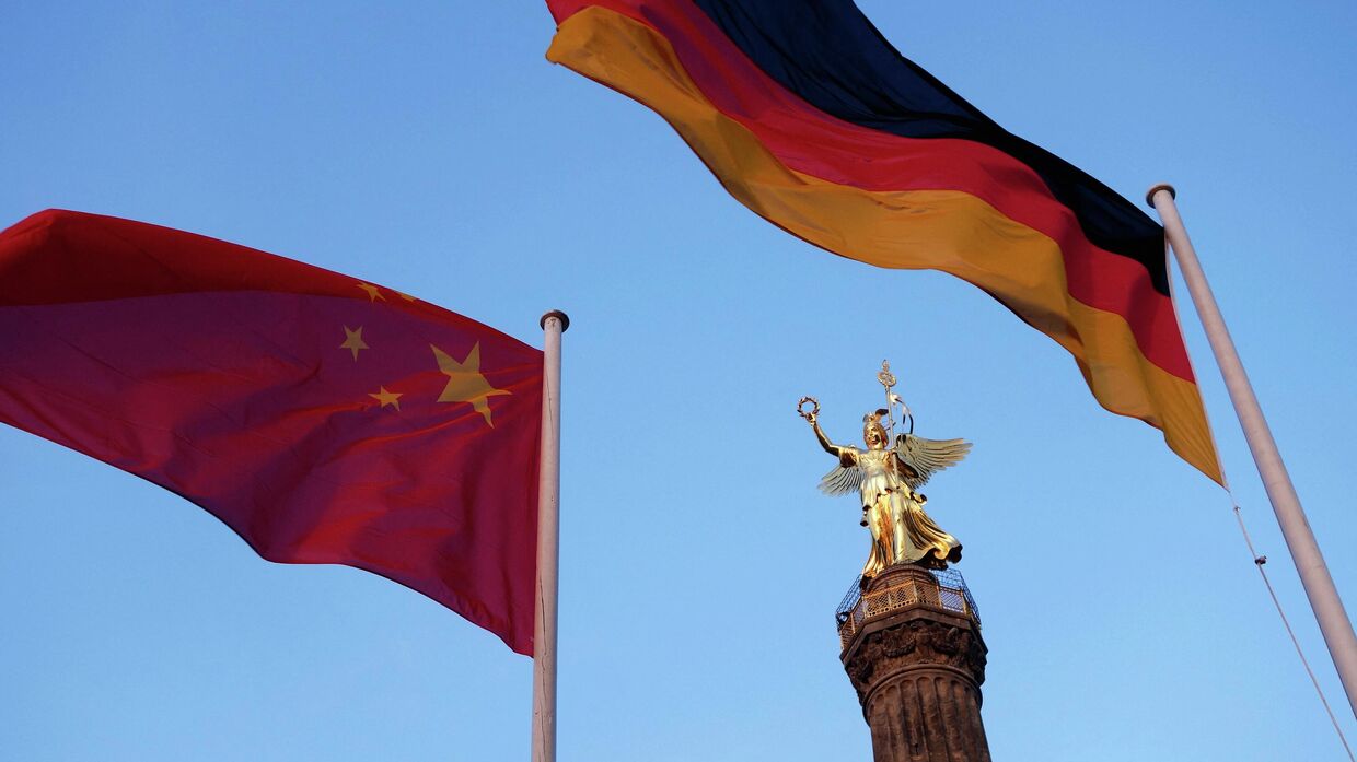 Флаги Китая и Германии в Берлине
