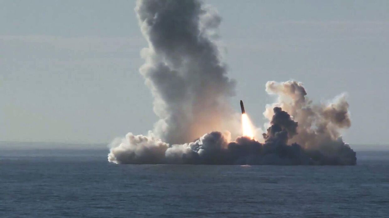 С подводного крейсера Юрий Долгорукий запустили четыре ракеты Булава по полигону Кура