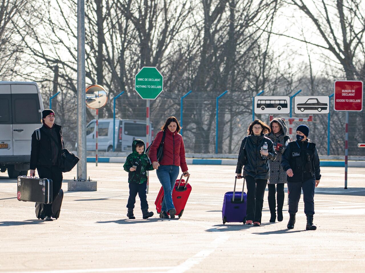 Холод в спальне, очередь к врачу на год, косметология. Что не нравится  украинским беженцам в Британии (Страна.ua, Украина) | 13.02.2023, ИноСМИ